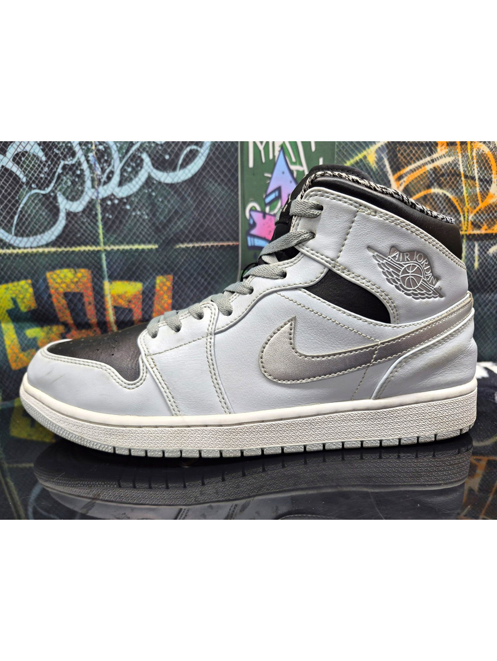 Jordan Air Jordan 1 Retro Mid Wolf Grey in Mens 11M or women's 12.5W  554724-032